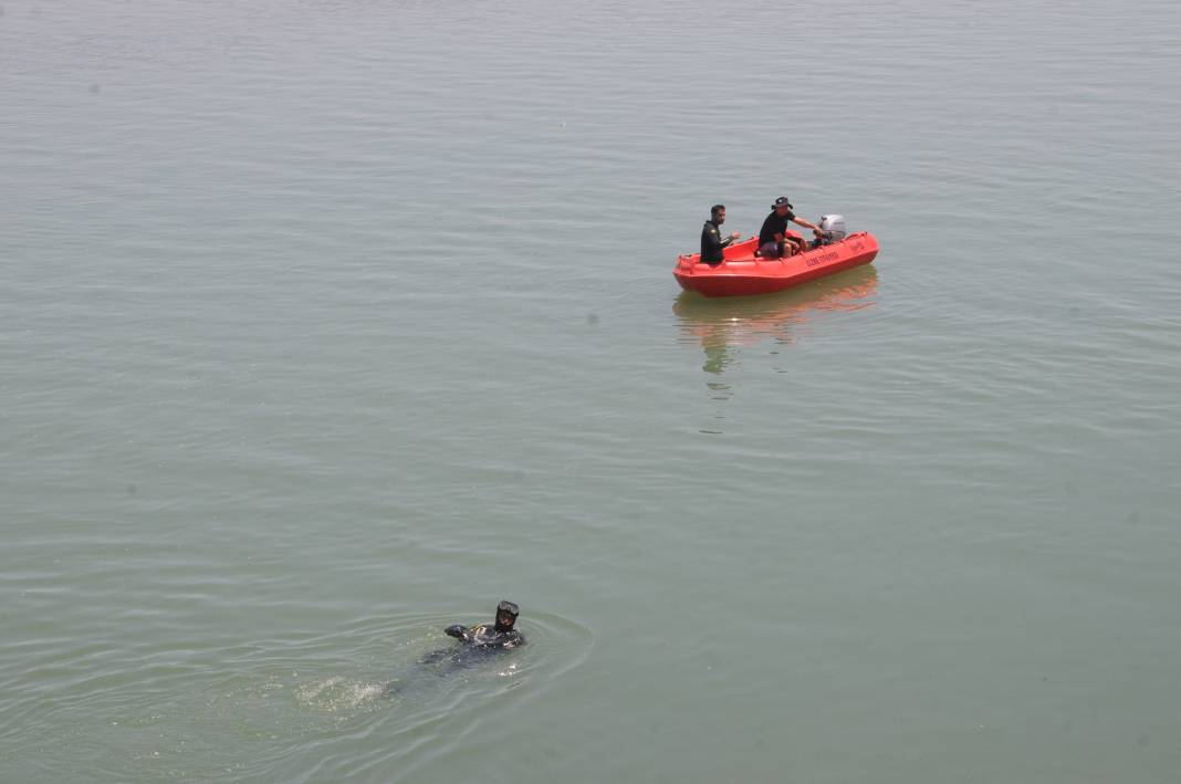 Kayıp kız çocuğu Dicle Nehri’nde aranıyor 11